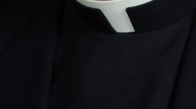 priest_collar_CNA_World_Catholic_News_7_24_12.jpeg ?? 