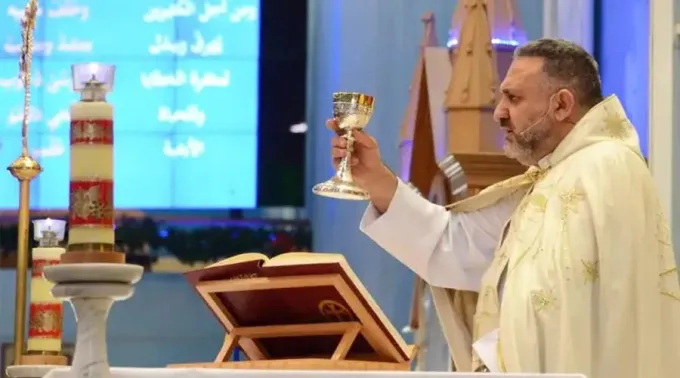 sacerdote-catolico-en-qatar.jpg ?? 
