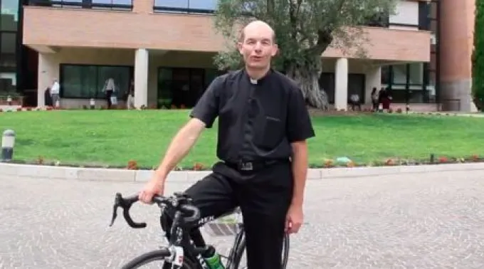 sacerdotebicicleta-capturayoutube-040718.jpg ?? 