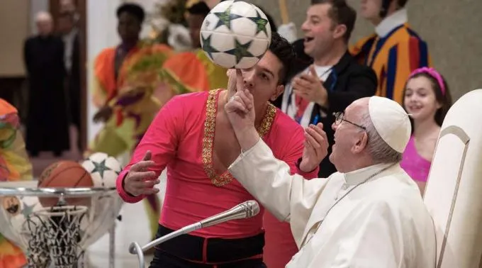 Papa afirma que o esporte é uma escola de virtude que une as pessoas